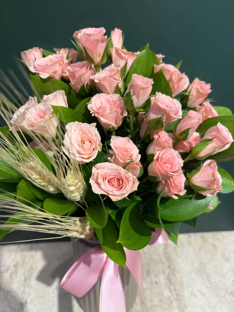 Özel Vazosunda Pembe Çardak Güller