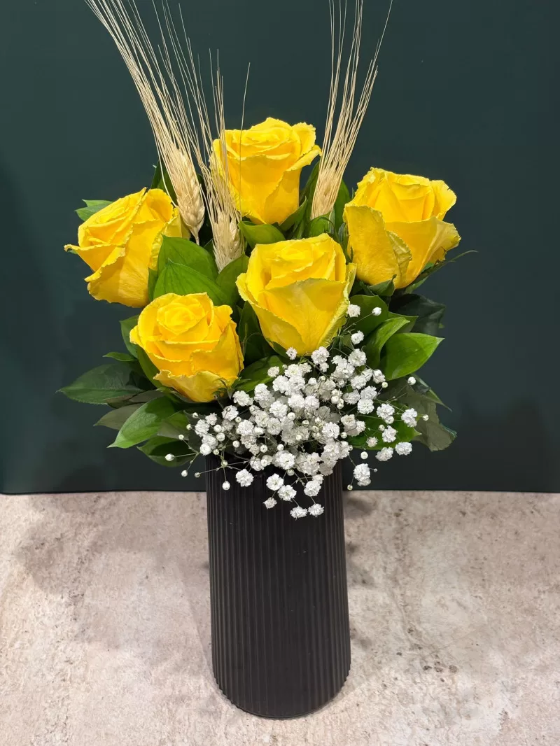 Siyah Vazosunda 5 adet Sarı Gül