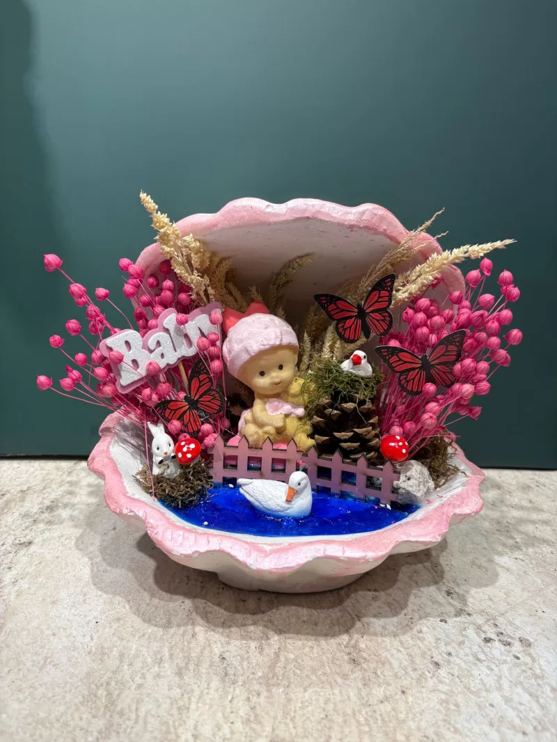 Kız Bebek Teraryum 1